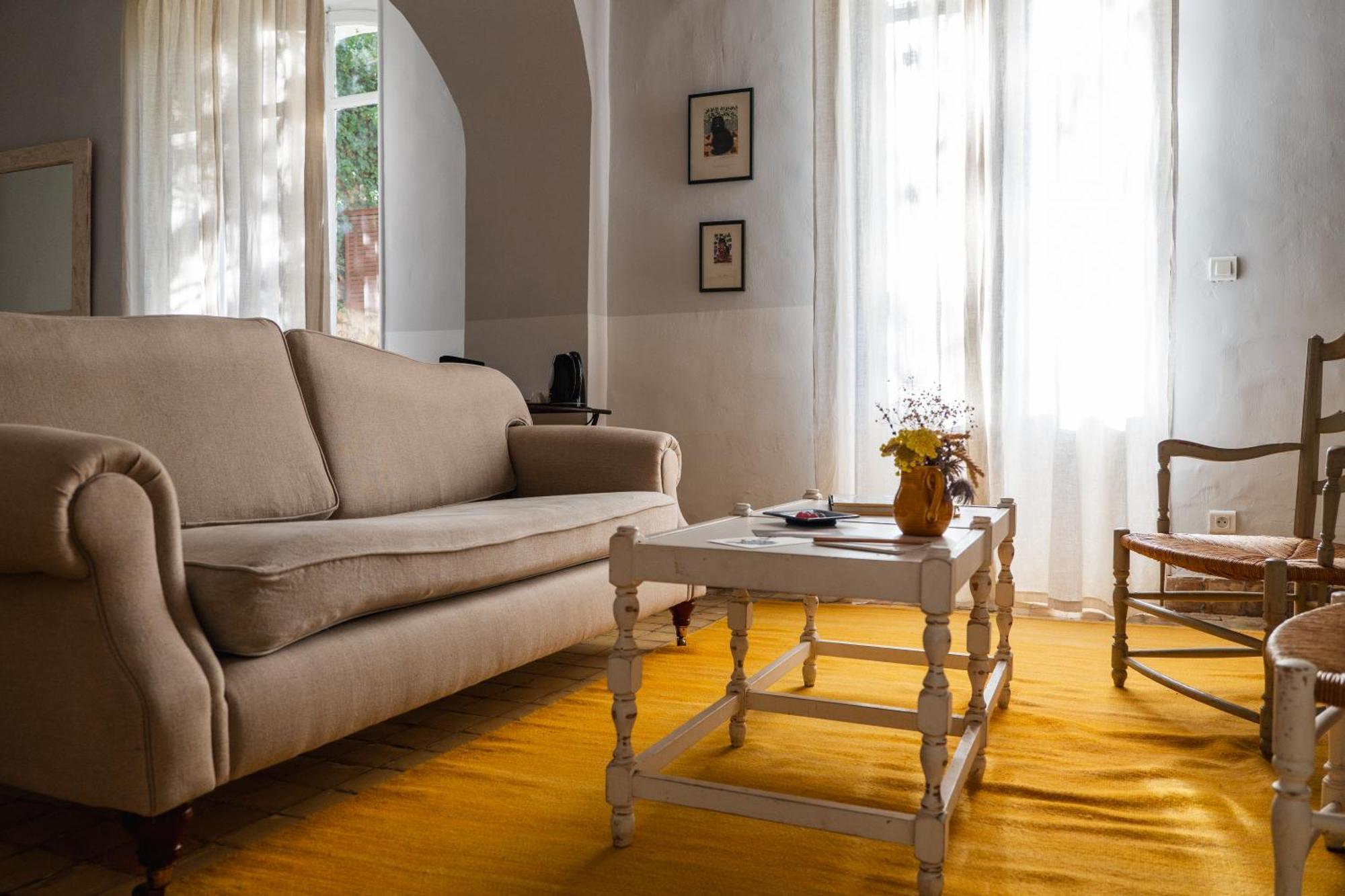Le Galinier Lourmarin, A Beaumier Guesthouse Номер фото